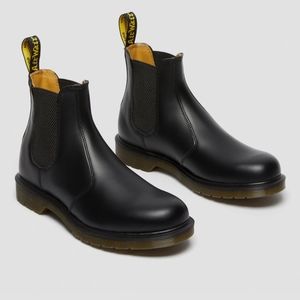 Dr. Martens 2976 SMOOTH LEATHER CHELSEA BOOTS